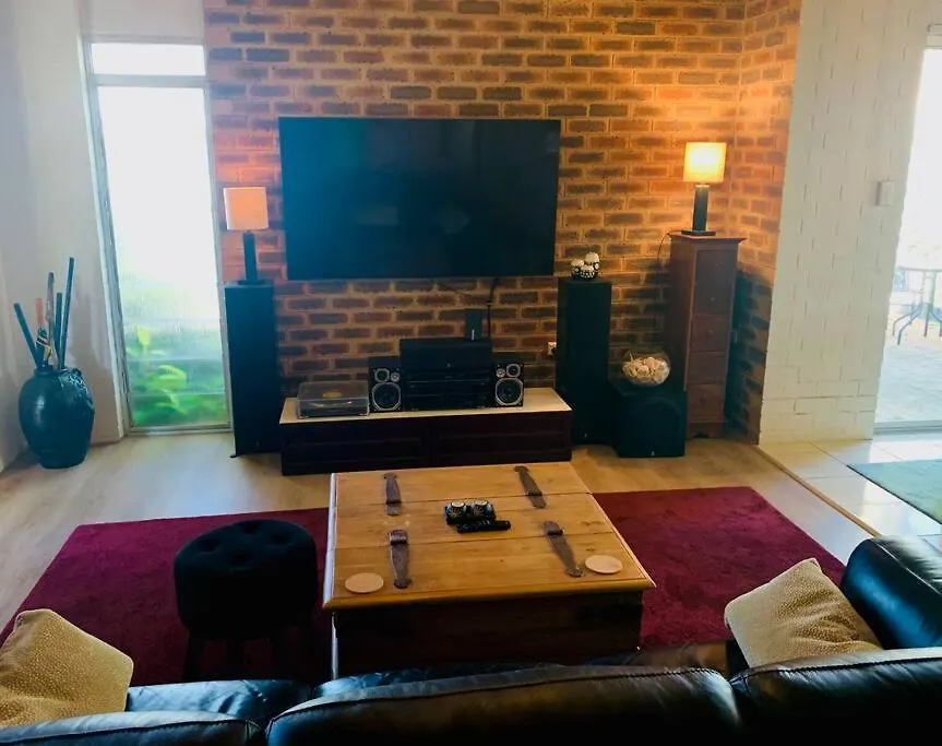 The Original Yaroomba Beachhouse Holiday home